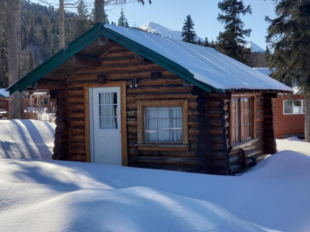 Gwin'S Lodge & Roadhouse Cooper Landing Экстерьер фото